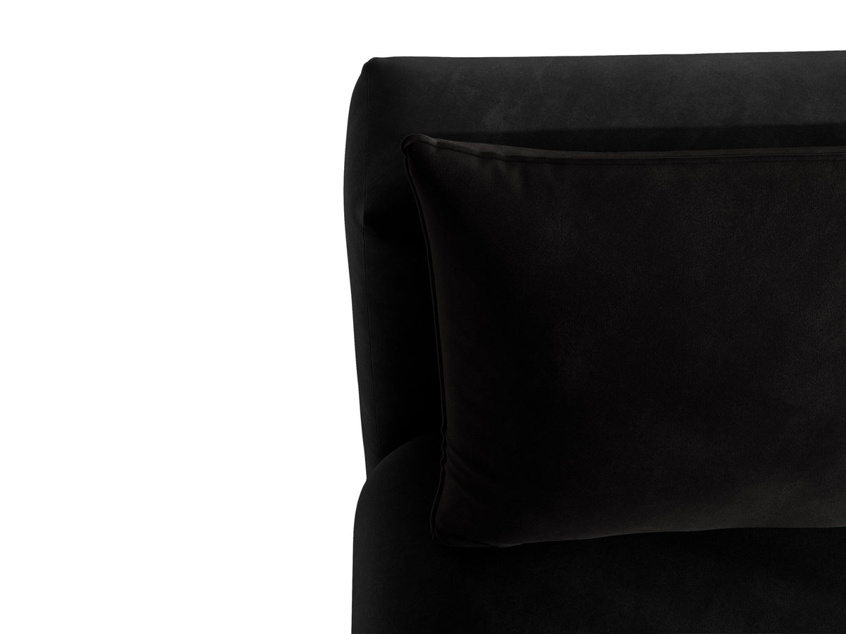 Beiges 3er Sofa Hena von Micadoni mit Chenille-Stoff, abgerundeter Form ohne Armlehnen, Kunststoffbeinen und sichtbarem Bettkasten.