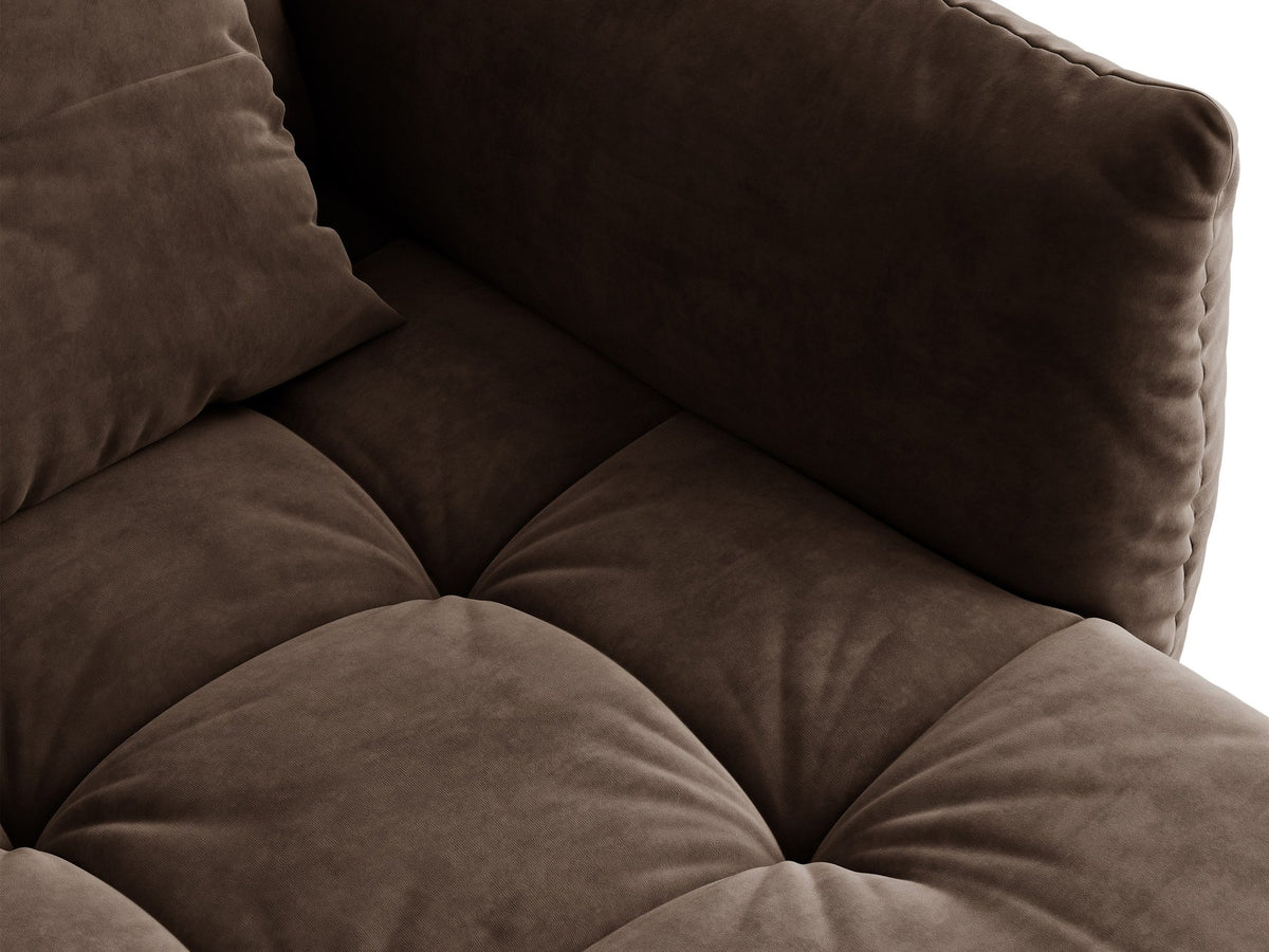 Beiges 3er Sofa Bloom von Micadoni aus samtigem Casino-Stoff mit schwarzen Kunststoffbeinen, ausklappbarer Bettfunktion und Stauraumfach.