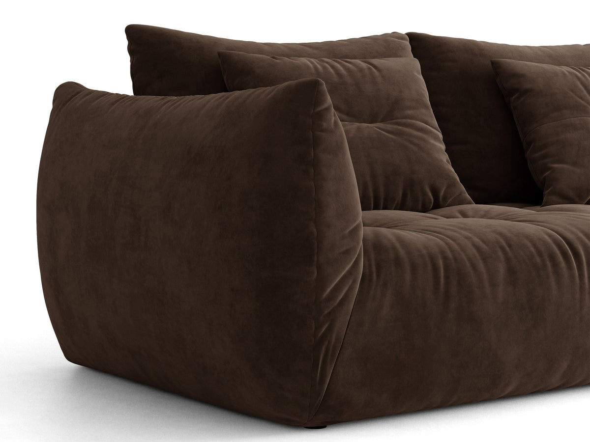 Beiges 3er Sofa Bloom von Micadoni aus samtigem Casino-Stoff mit schwarzen Kunststoffbeinen, ausklappbarer Bettfunktion und Stauraumfach.
