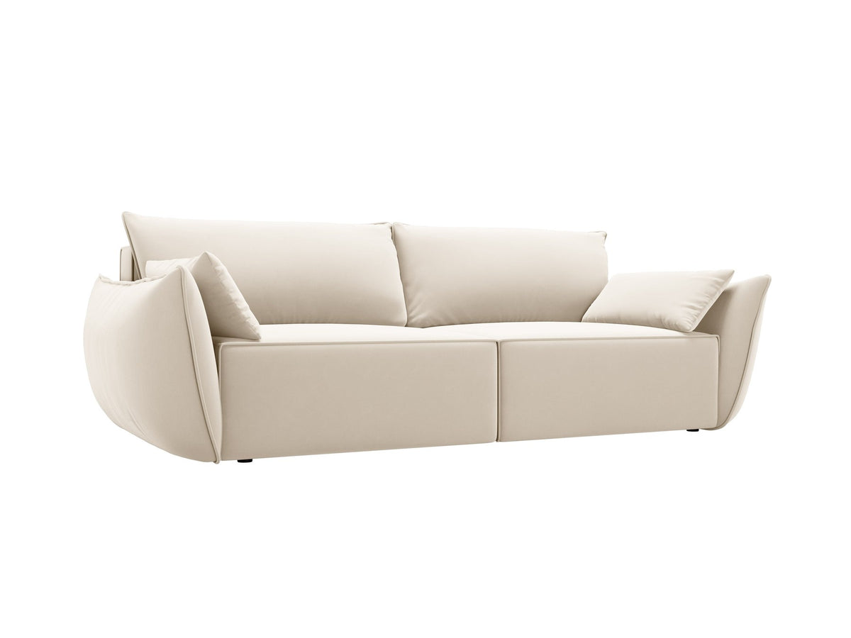 3-Sitzer Sofa Kaelle von Micadoni in leichtem Beige mit Chenille-Bezug, Bettkasten und schwarzen Kunststoffbeinen, Frontalansicht.