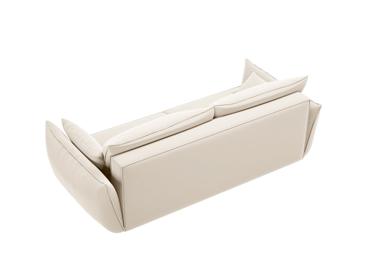 3-Sitzer Sofa Kaelle von Micadoni in leichtem Beige mit Chenille-Bezug, Bettkasten und schwarzen Kunststoffbeinen, Frontalansicht.