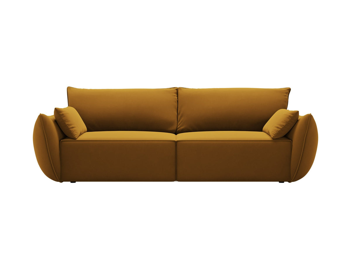 3-Sitzer Sofa Kaelle von Micadoni in leichtem Beige mit Chenille-Bezug, Bettkasten und schwarzen Kunststoffbeinen, Frontalansicht.