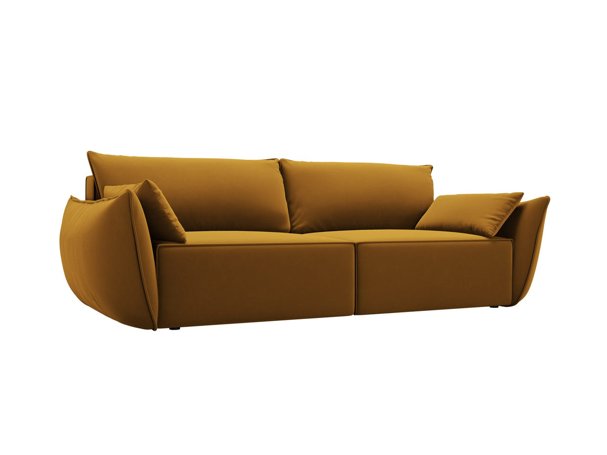 3-Sitzer Sofa Kaelle von Micadoni in leichtem Beige mit Chenille-Bezug, Bettkasten und schwarzen Kunststoffbeinen, Frontalansicht.