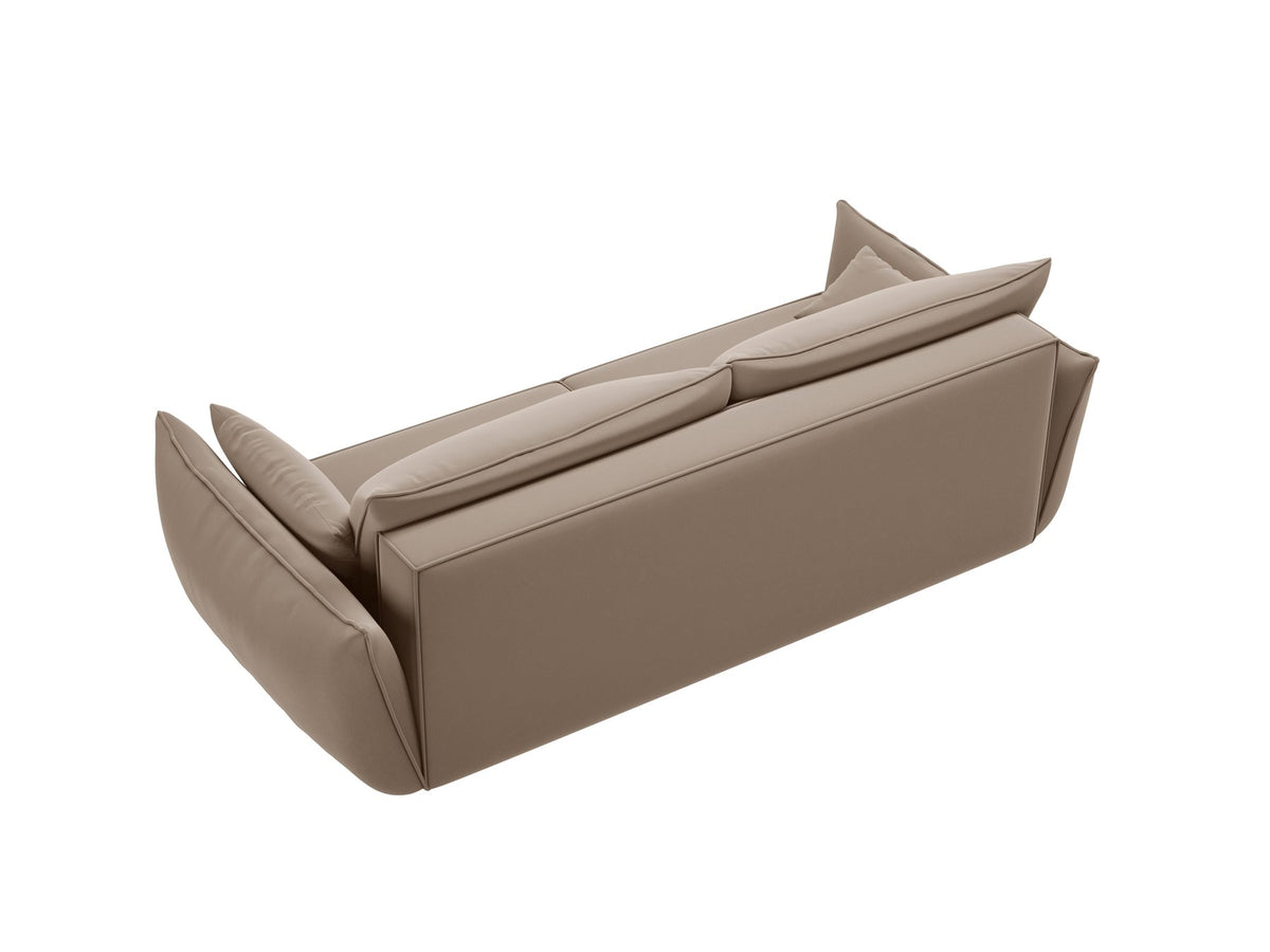 3-Sitzer Sofa Kaelle von Micadoni in leichtem Beige mit Chenille-Bezug, Bettkasten und schwarzen Kunststoffbeinen, Frontalansicht.