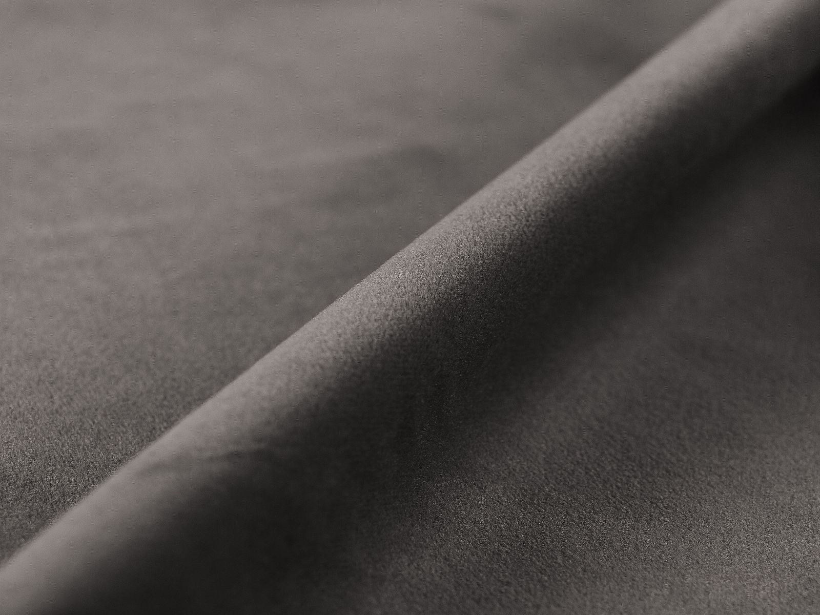 Elegantes 3-Sitzer Sofa Victor in zeitgemäßem Grau, ideal für entspannte Abende und mit praktischem Stauraum für zusätzlichen Komfort.