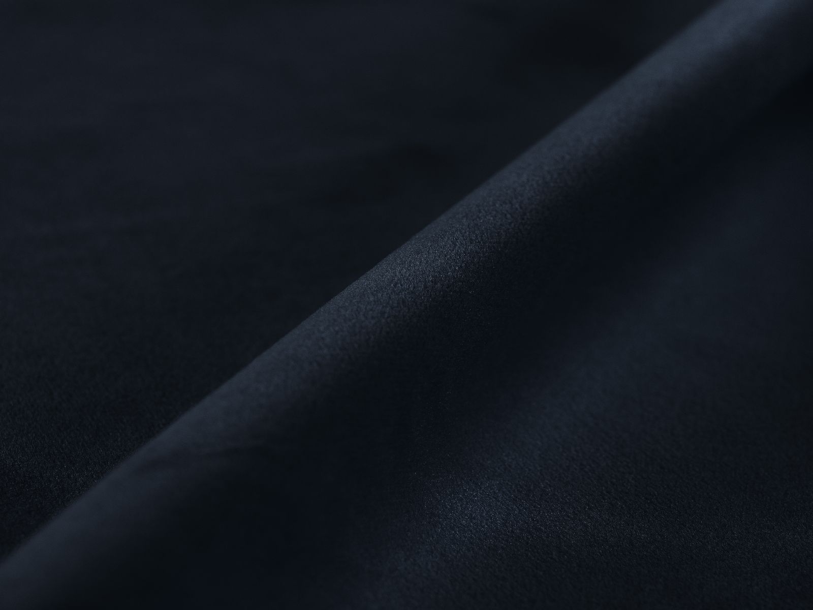 Elegantes 3-Sitzer Sofa Victor in edlem Blau, ideal für Wohnräume, bietet Schlafgelegenheit und praktischen Stauraum.