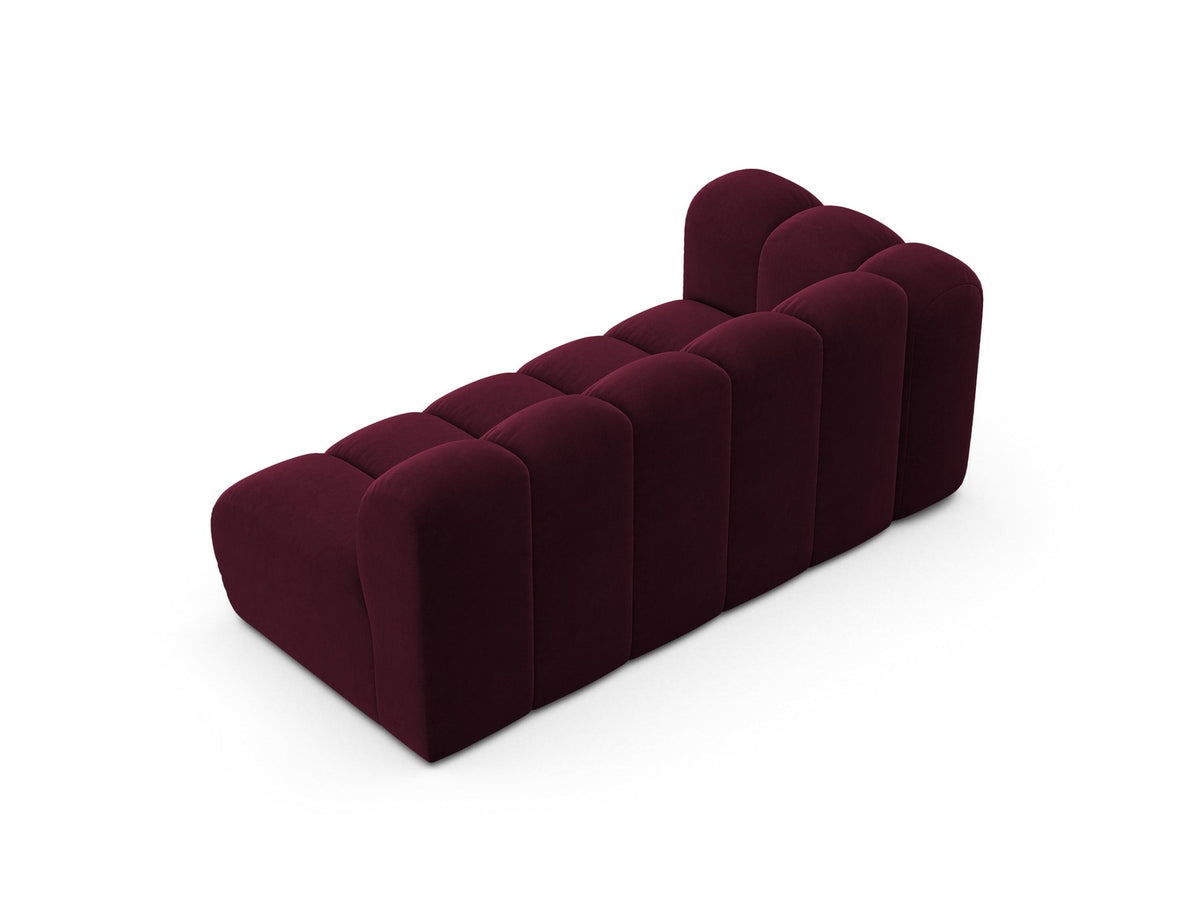 Beiger Dreisitzer Lupine von Micadoni mit Venus-Samtstoff, schwarzen Kunststoffbeinen und modularem Design, Frontalansicht.