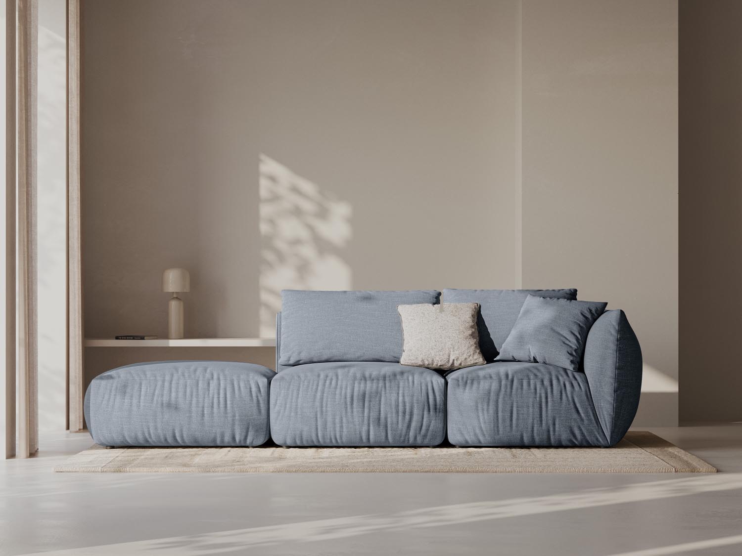 Elegantes Chris Modular Sofa links 3 Sitzer in sanftem Blau, ideal für stilvolle Wohnräume, erhältlich bei KAQTU Design AG.
