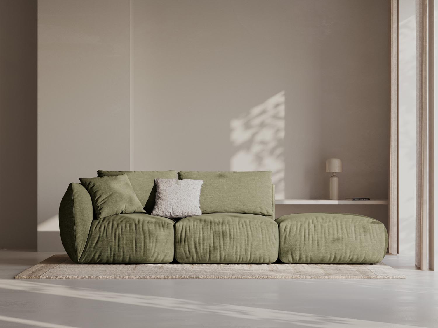 Elegantes Chris Modular Sofa in sanftem Lichtgrün, ideal für stilvolle Wohnräume. Komfortabler 3-Sitzer von Micadoni.