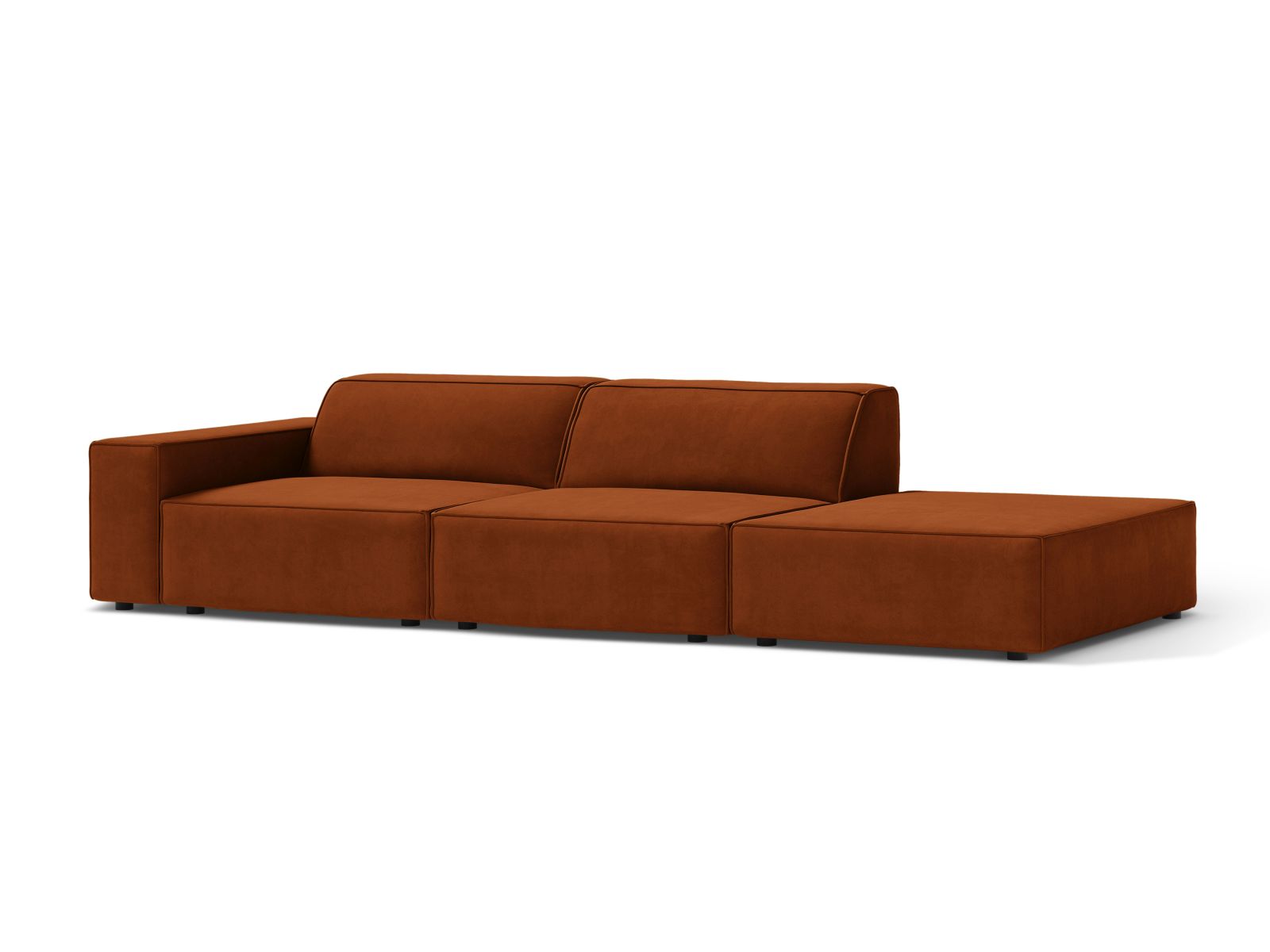 Elegantes Jodie Velour 3-Sitzer Sofa in Terracotta, modulare L-Form, ideal für stilvolle Wohnräume, erhältlich bei KAQTU Design AG.