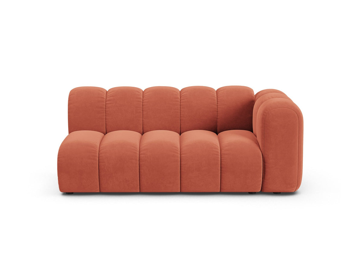 Lupine Dreisitzer von Micadoni, modulares Sofa in leichtem Beige mit Venus Samtstoff, schwarzen Kunststoffbeinen und rechter Ausrichtung.
