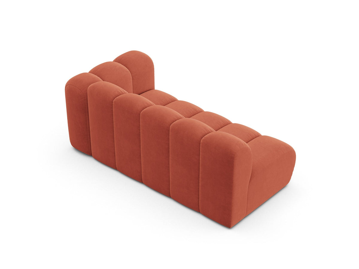 Lupine Dreisitzer von Micadoni, modulares Sofa in leichtem Beige mit Venus Samtstoff, schwarzen Kunststoffbeinen und rechter Ausrichtung.