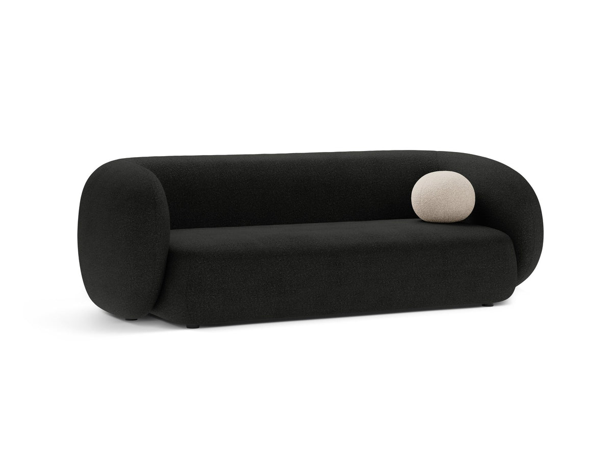 Weisses 3er Sofa Kate von Micadoni mit Bouclé-Stoffbezug, schwarzen Kunststoffbeinen und modularem Aufbau, Frontalansicht.