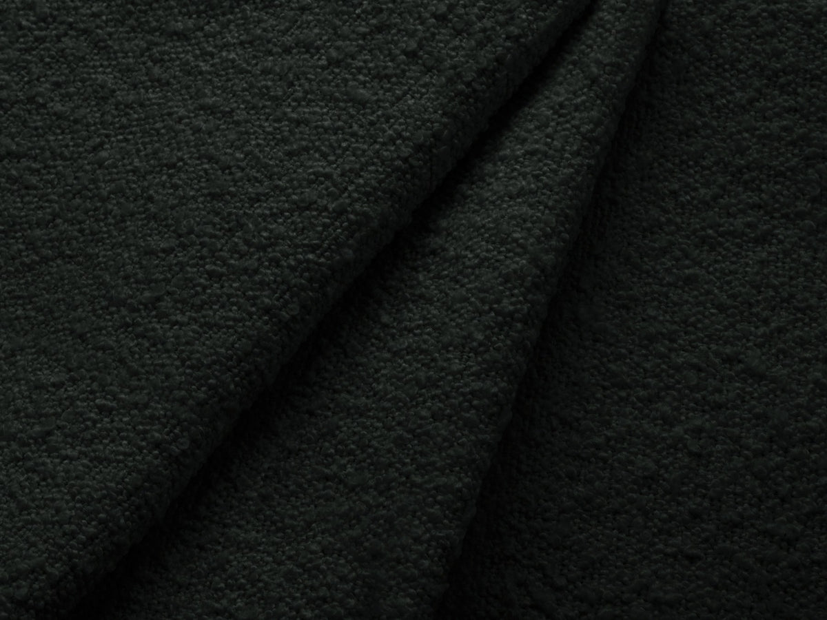 Weisses 3er Sofa Kate von Micadoni mit Bouclé-Stoffbezug, schwarzen Kunststoffbeinen und modularem Aufbau, Frontalansicht.
