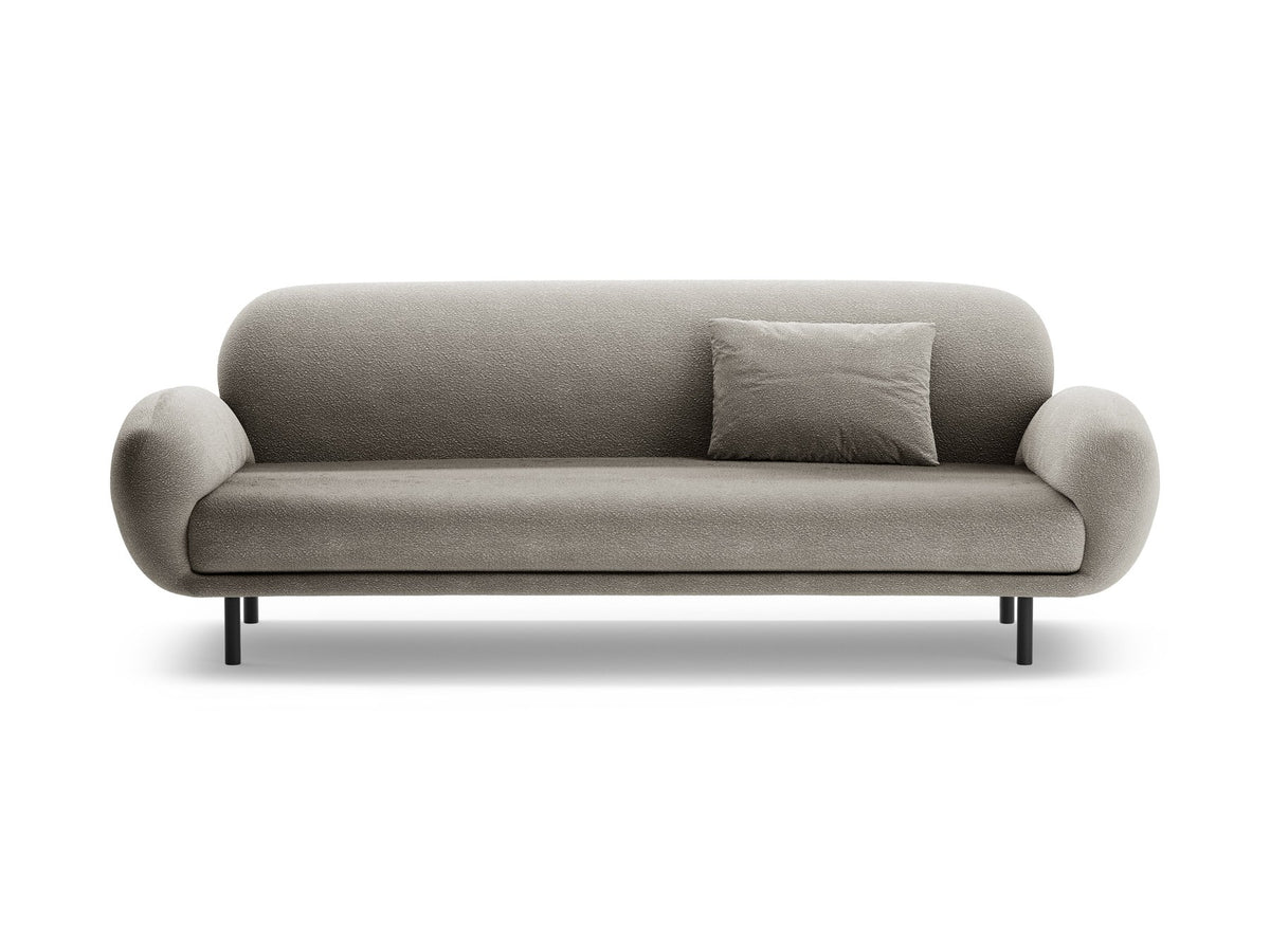 Weisses 3er Sofa Poppy von Micadoni mit strukturiertem Bouclé-Stoff, abgerundeter Silhouette und schlanken schwarzen Metallbeinen.