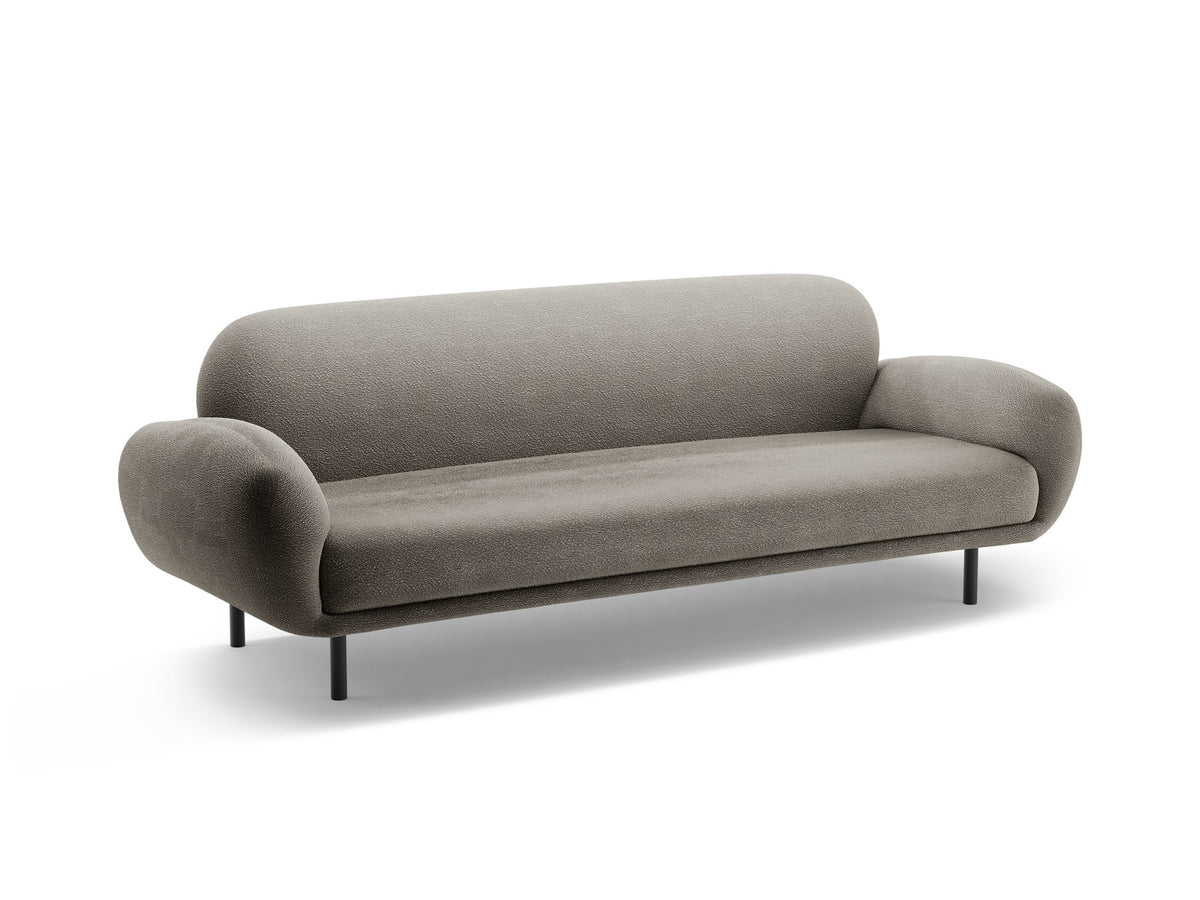 Weisses 3er Sofa Poppy von Micadoni mit strukturiertem Bouclé-Stoff, abgerundeter Silhouette und schlanken schwarzen Metallbeinen.