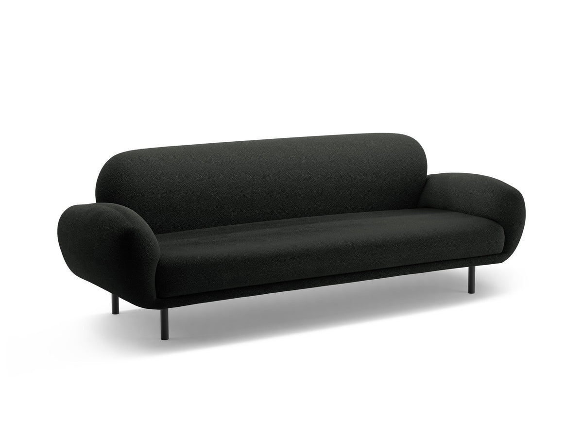 Weisses 3er Sofa Poppy von Micadoni mit strukturiertem Bouclé-Stoff, abgerundeter Silhouette und schlanken schwarzen Metallbeinen.