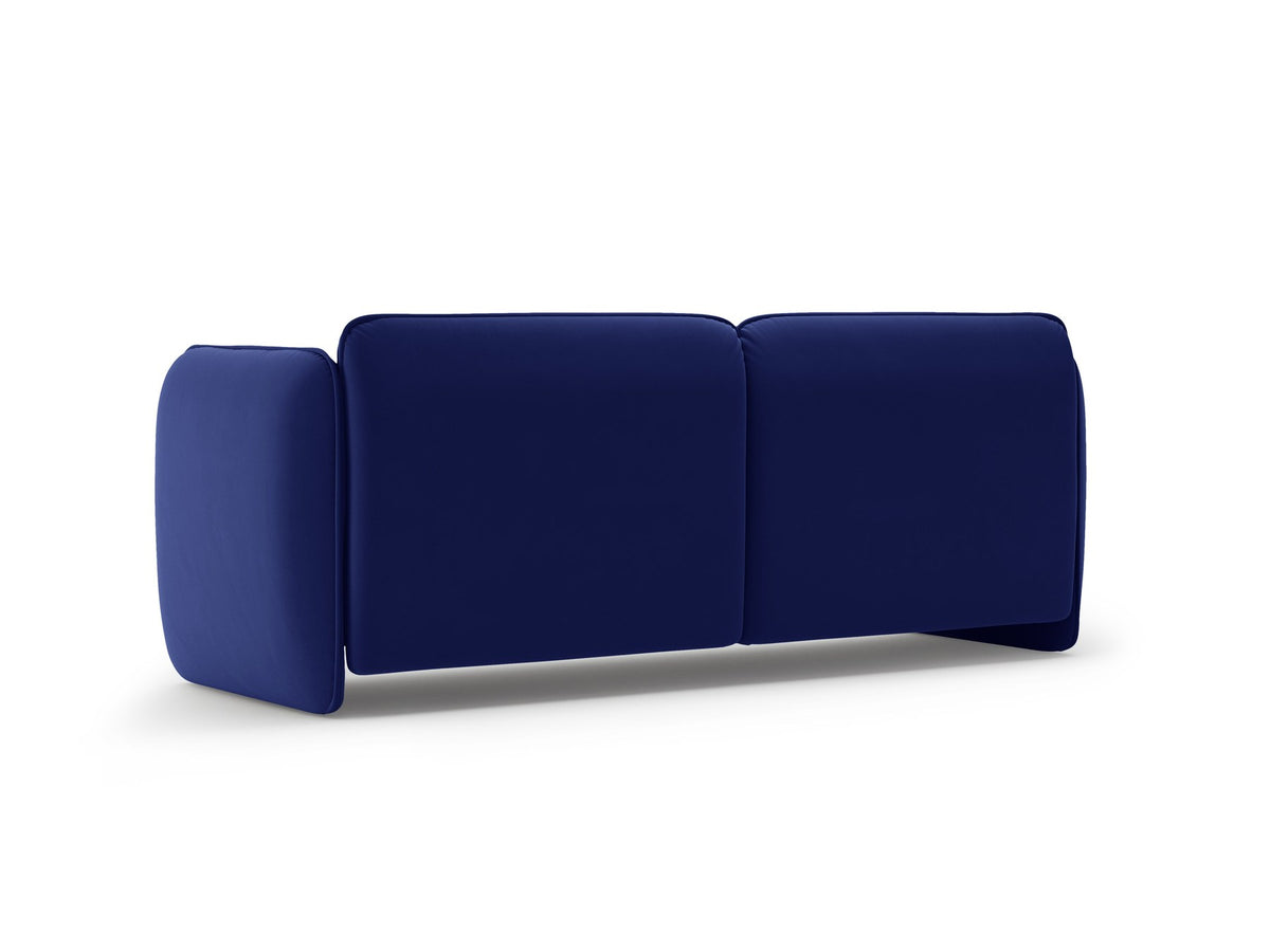 Kobaltblaues 3er Sofa Georgia von Micadoni mit Samtvelours-Bezug, schwarzen Kunststoffbeinen und gepolsterten Armlehnen als Sitzfläche.