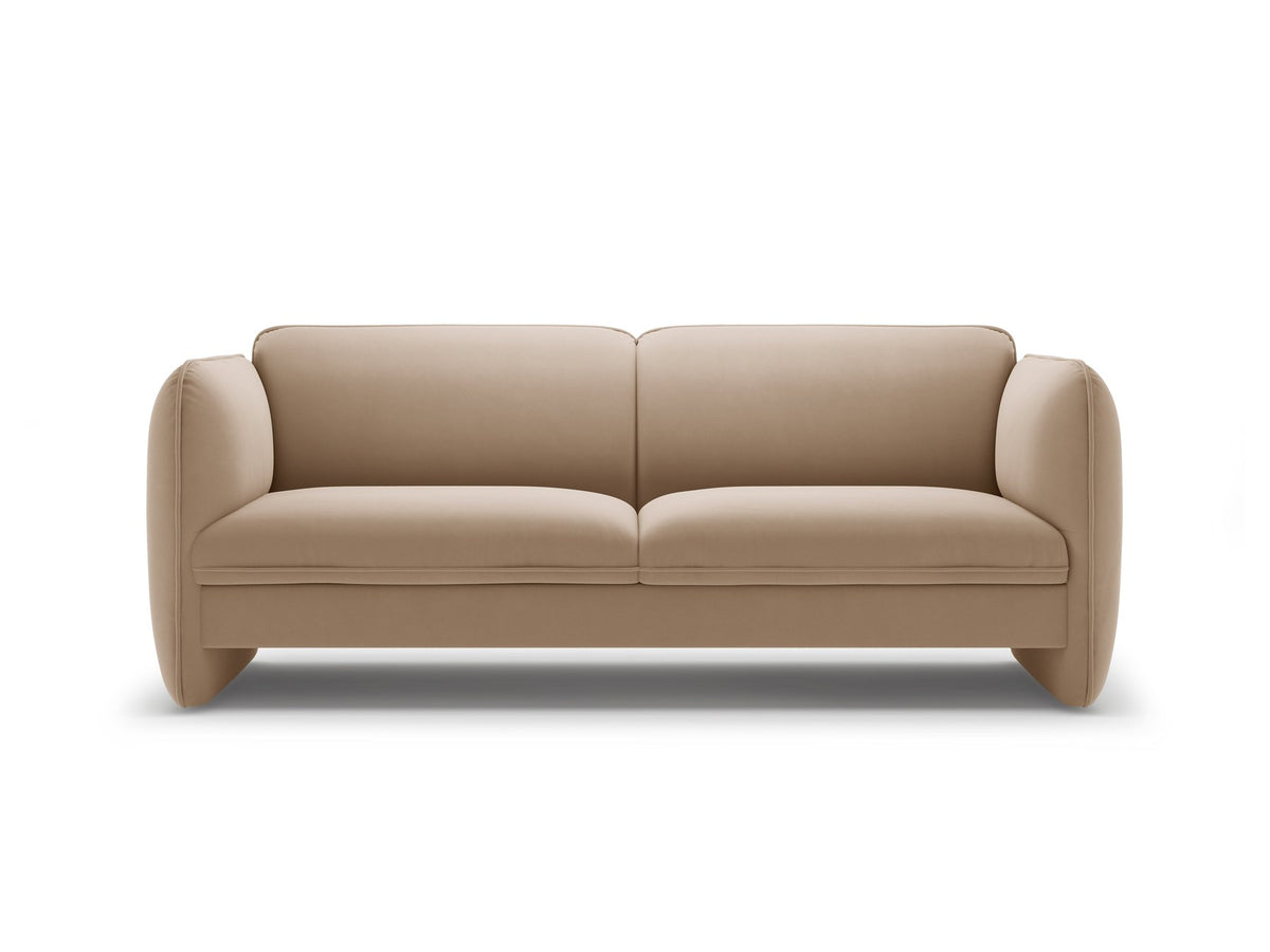 Kobaltblaues 3er Sofa Georgia von Micadoni mit Samtvelours-Bezug, schwarzen Kunststoffbeinen und gepolsterten Armlehnen als Sitzfläche.