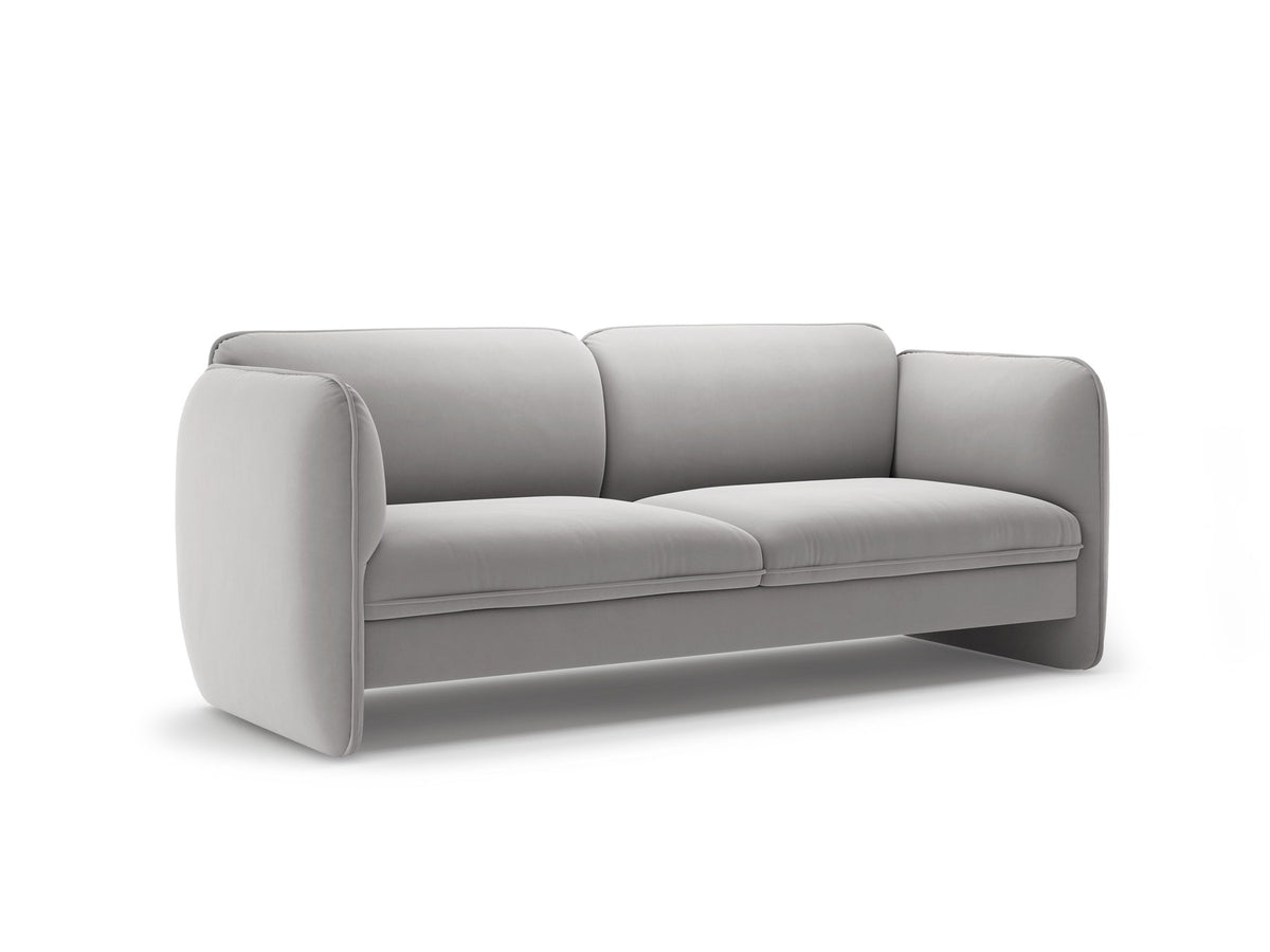 Kobaltblaues 3er Sofa Georgia von Micadoni mit Samtvelours-Bezug, schwarzen Kunststoffbeinen und gepolsterten Armlehnen als Sitzfläche.