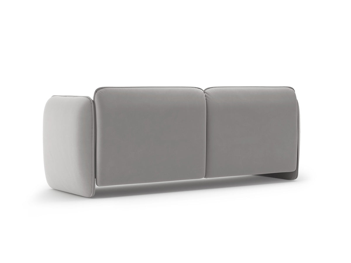 Kobaltblaues 3er Sofa Georgia von Micadoni mit Samtvelours-Bezug, schwarzen Kunststoffbeinen und gepolsterten Armlehnen als Sitzfläche.