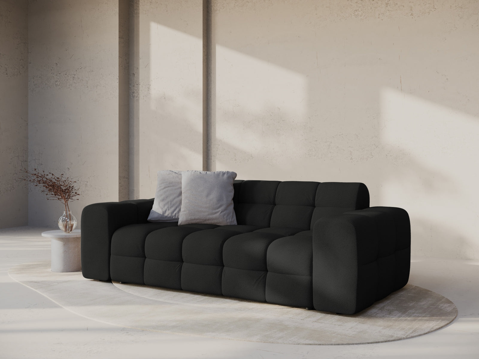 Elegantes Kendal 3-Sitzer Sofa in stilvollem Schwarz, ideal für moderne Wohnräume und gemütliche Abende.