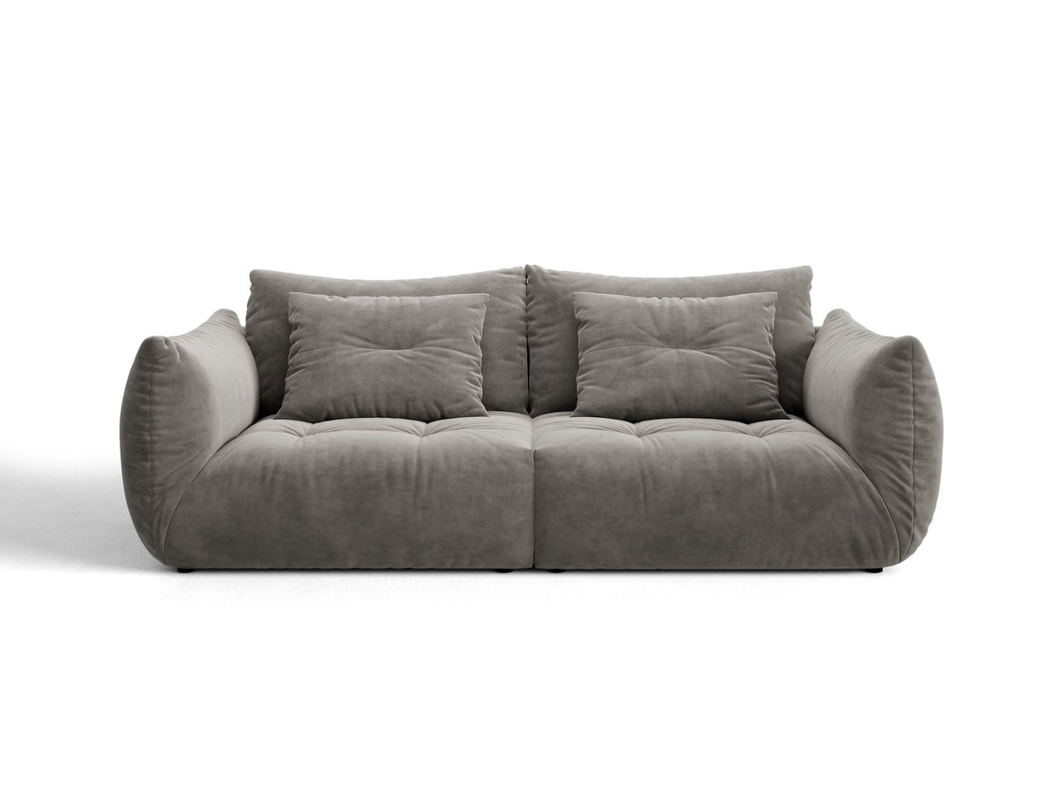 Beige gepolstertes 3er Sofa Bloom von Micadoni mit Veloursstoff Casino Pearl, schwarzen Kunststoffbeinen und grossen Rückenkissen.