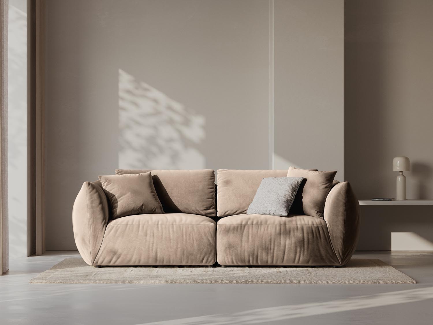 Elegantes Chris Velour Modular Sofa in sanftem Braun, ideal für stilvolle Wohnräume. Perfekte Kombination aus Komfort und Design.