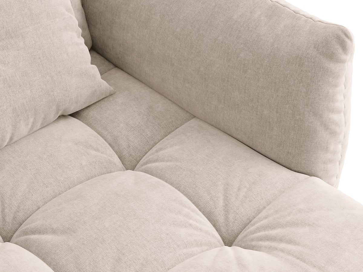 Beige gepolstertes 3er Sofa Bloom von Micadoni mit Veloursstoff Casino Pearl, schwarzen Kunststoffbeinen und grossen Rückenkissen.