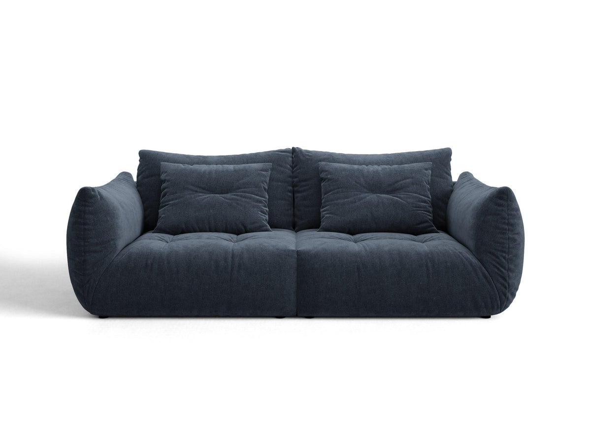 Beige gepolstertes 3er Sofa Bloom von Micadoni mit Veloursstoff Casino Pearl, schwarzen Kunststoffbeinen und grossen Rückenkissen.