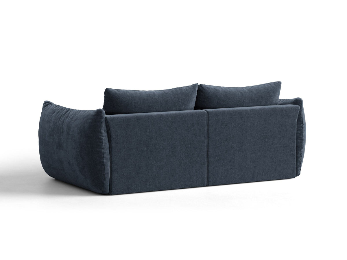 Beige gepolstertes 3er Sofa Bloom von Micadoni mit Veloursstoff Casino Pearl, schwarzen Kunststoffbeinen und grossen Rückenkissen.