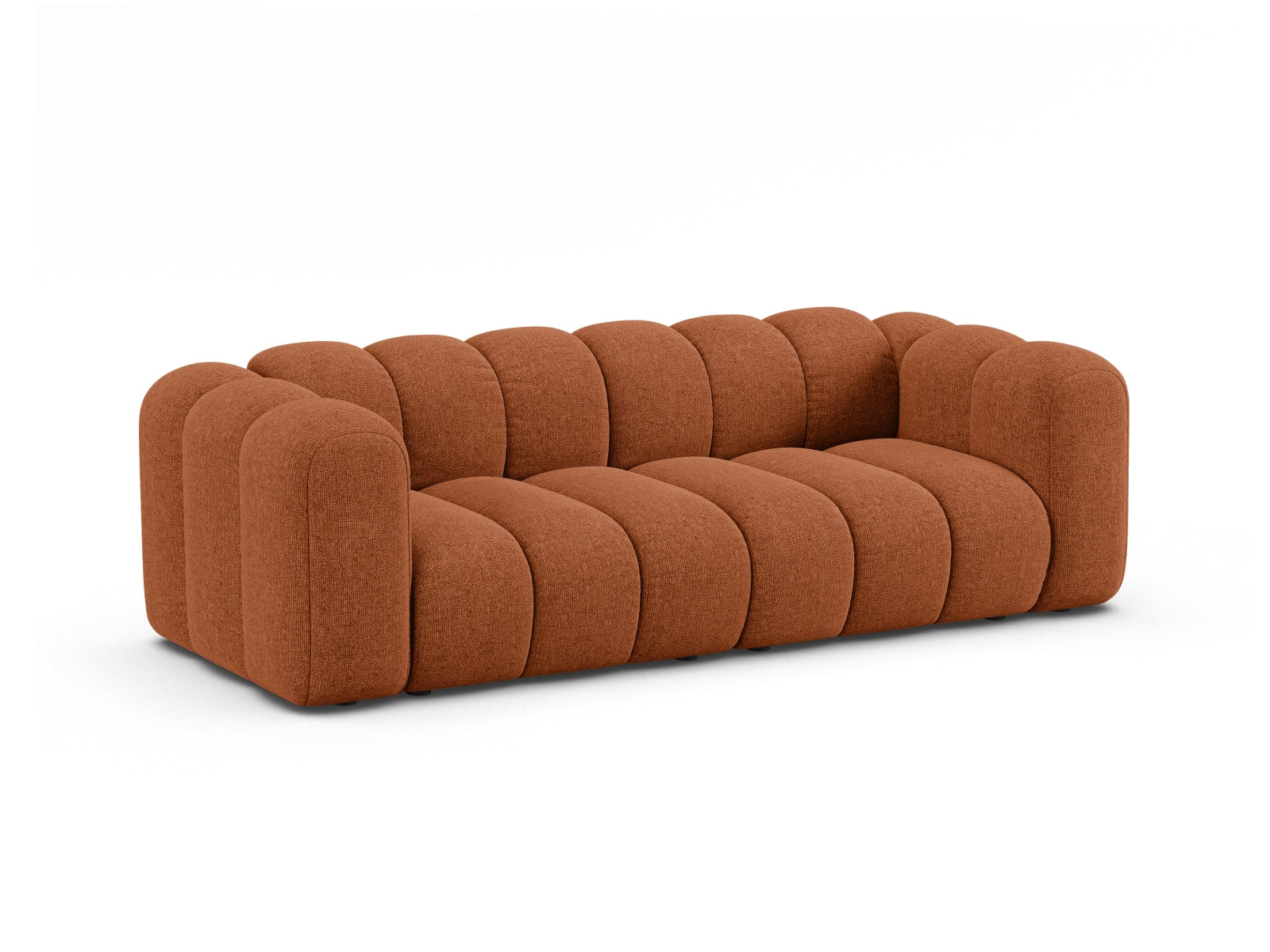 Elegantes Lupine 3-Sitzer Sofa in Brick-Eden, stilvoll und komfortabel, ideal für moderne Wohnräume.