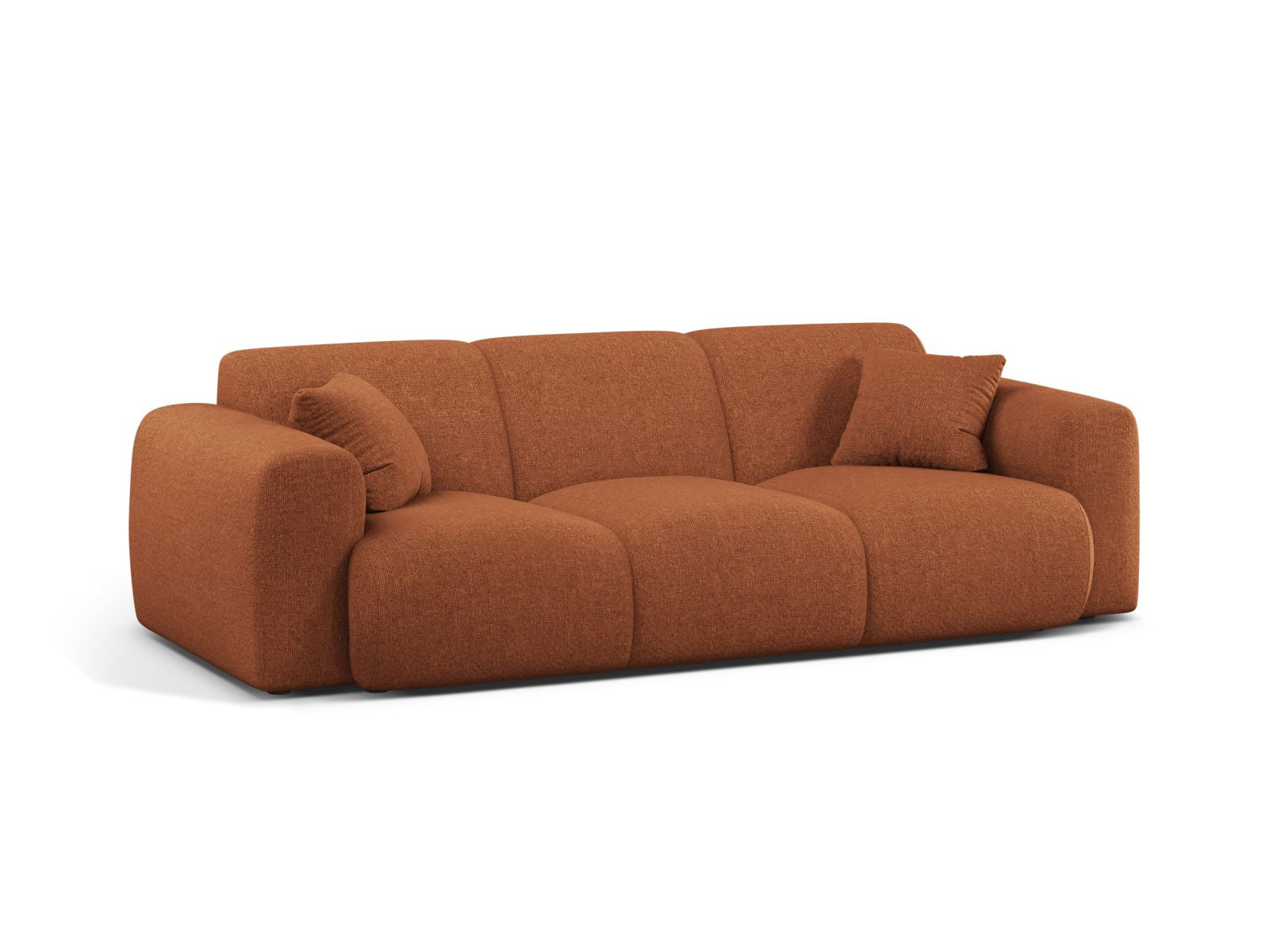 Elegantes 3-Sitzer Sofa Molino in warmem Brick-Eden, ideal für stilvolle Wohnräume, erhältlich bei KAQTU Design AG.