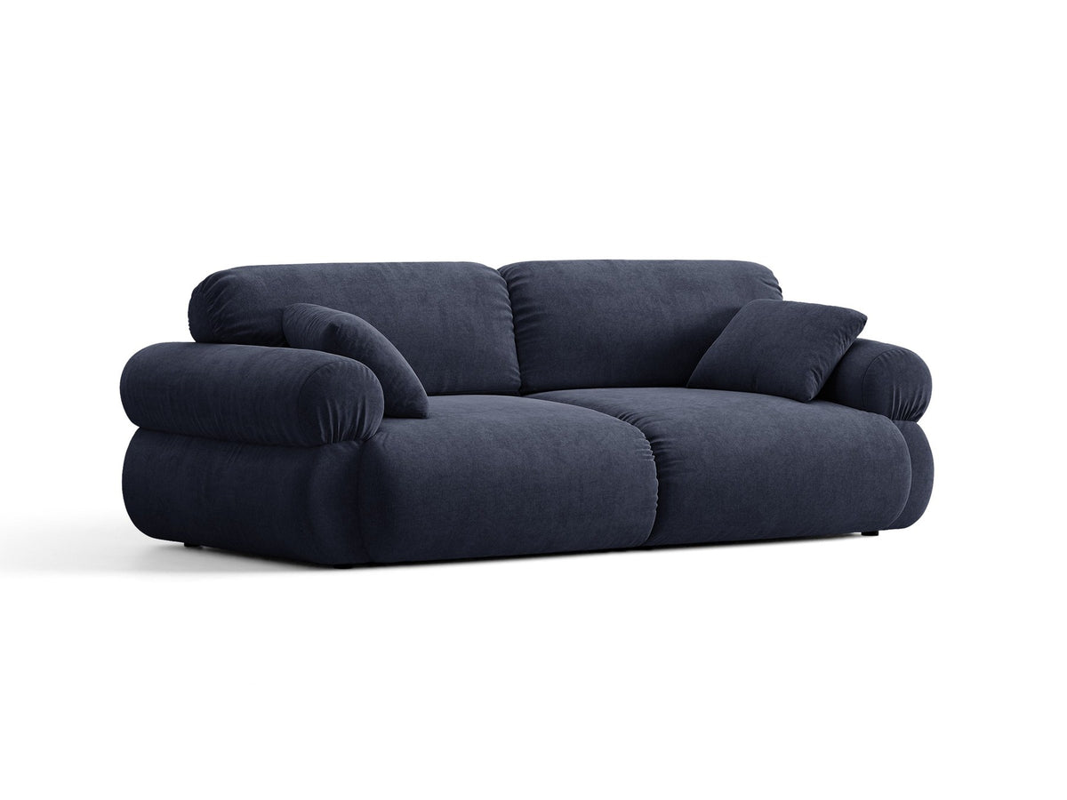 3er Sofa Ophelia von Micadoni in Beige mit Liberty Stoffbezug, niedriger Rückenlehne und schwarzen Kunststoffbeinen, modulare Bauweise sichtbar.