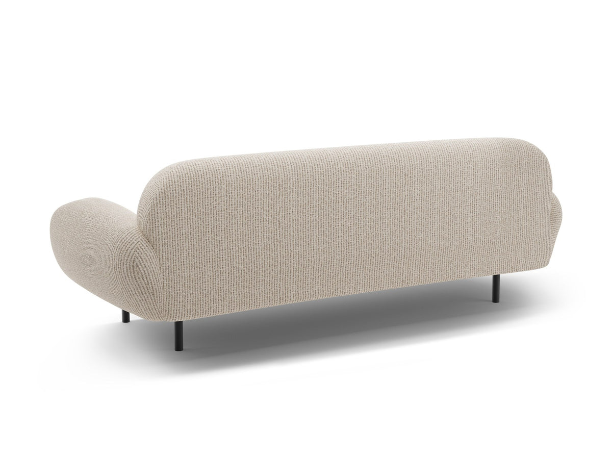 Weisses 3er Sofa Poppy von Micadoni mit strukturiertem Bouclé-Stoff, abgerundeter Silhouette und schlanken schwarzen Metallbeinen.