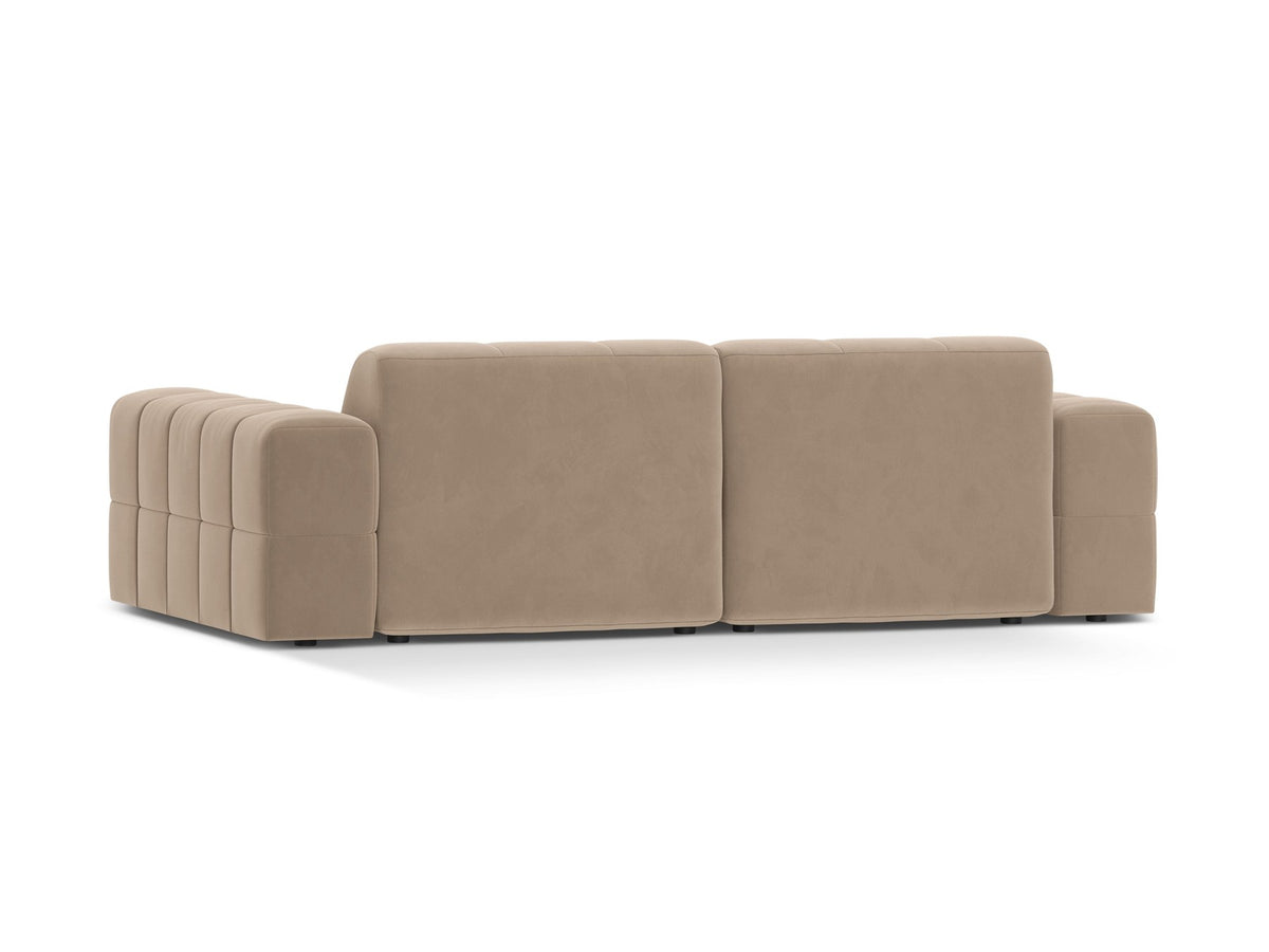 Beige gepolstertes 3er Sofa Jennifer von Micadoni mit schwarzen Kunststoffbeinen und leicht geneigter Rückenlehne, Stoffbezug Bluvel.