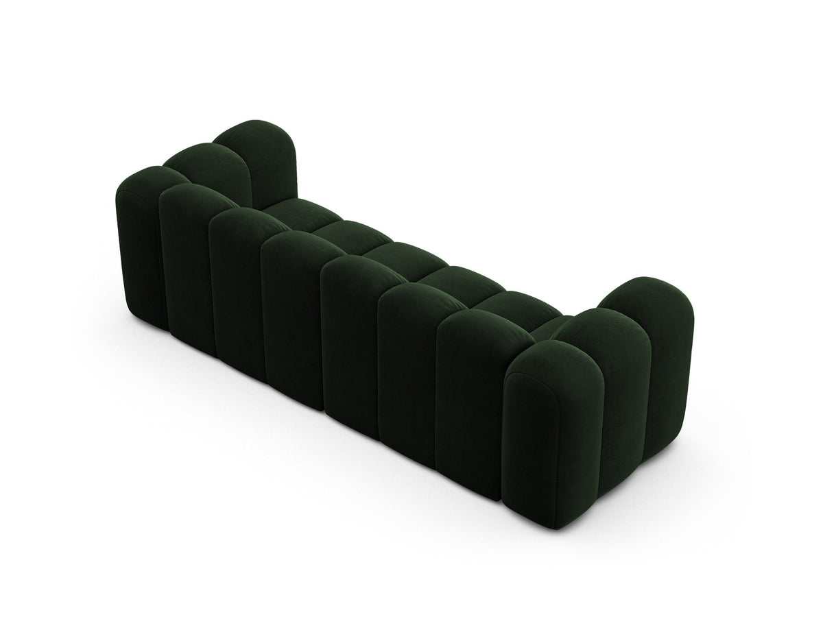 Beigefarbenes 3er Sofa Lupine von Micadoni aus Samtstoff mit schwarzen Kunststoffbeinen, niedriger Rückenlehne und modularem Aufbau.
