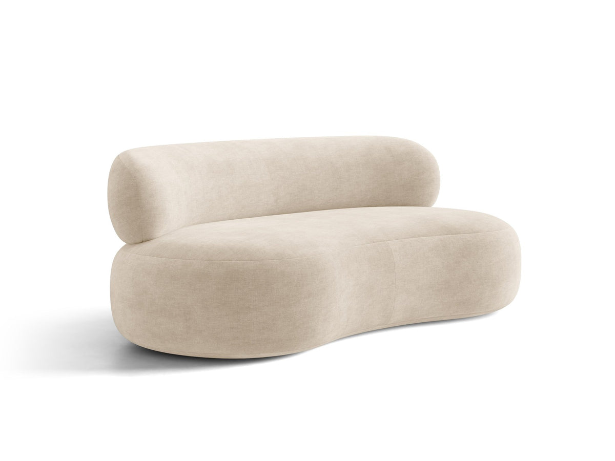 Foto des Aura 3er Sofas von Micadoni in Leichtes beige, Chenille-Stoff Golden, geschwungene Rückenlehne, schwarze Kunststoffbeine.