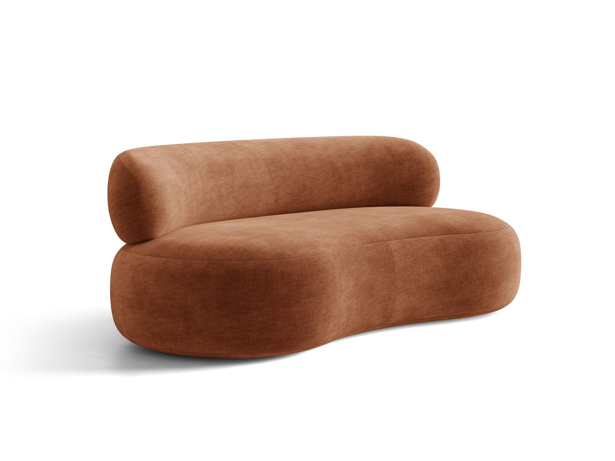 Foto des Aura 3er Sofas von Micadoni in Leichtes beige, Chenille-Stoff Golden, geschwungene Rückenlehne, schwarze Kunststoffbeine.