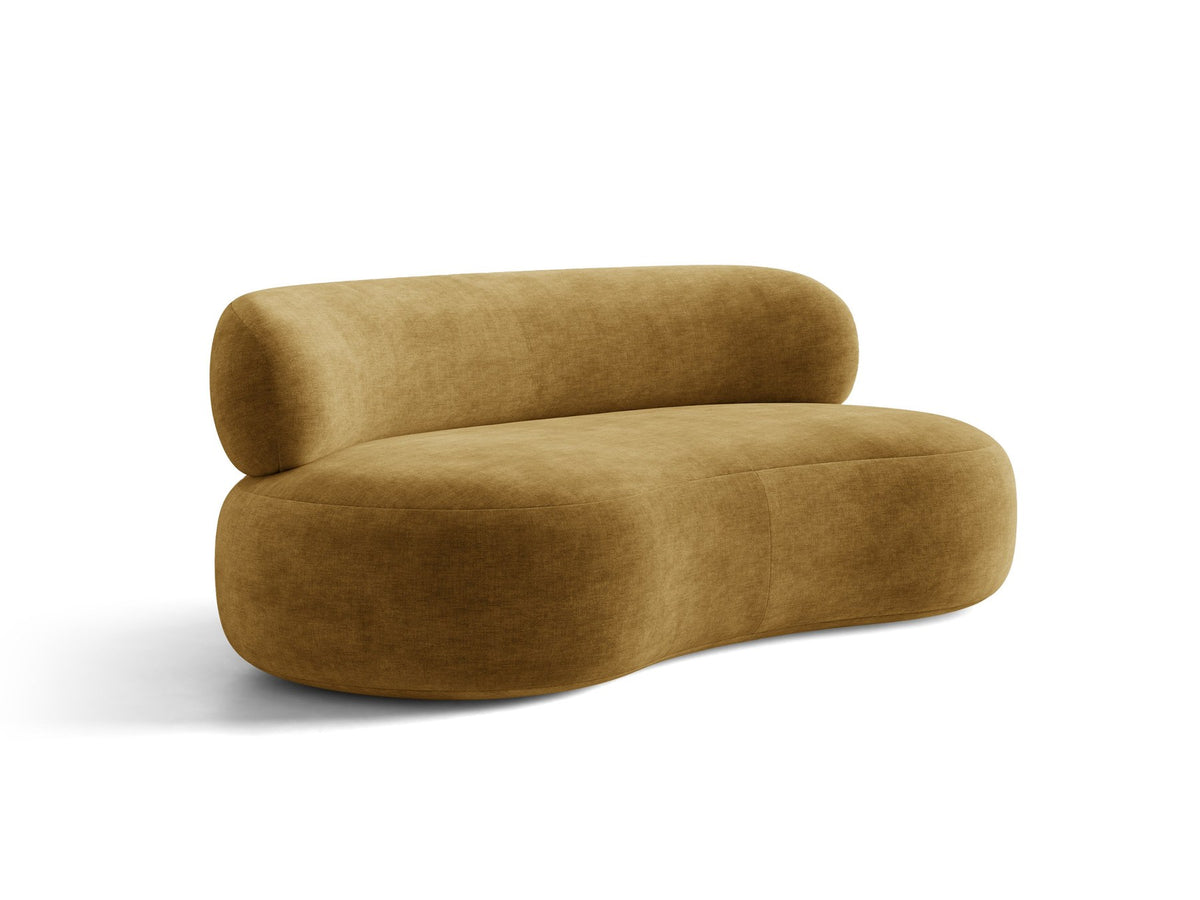 Foto des Aura 3er Sofas von Micadoni in Leichtes beige, Chenille-Stoff Golden, geschwungene Rückenlehne, schwarze Kunststoffbeine.