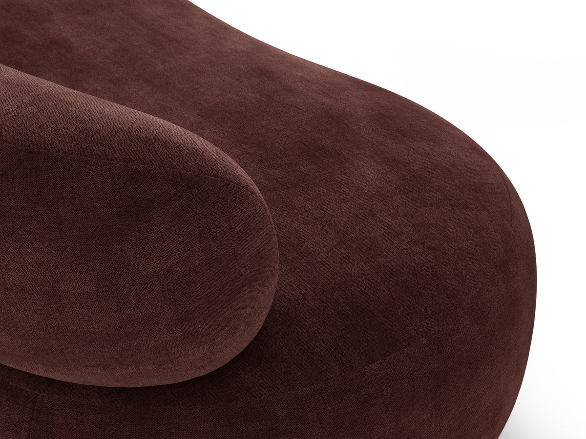 Foto des Aura 3er Sofas von Micadoni in Leichtes beige, Chenille-Stoff Golden, geschwungene Rückenlehne, schwarze Kunststoffbeine.