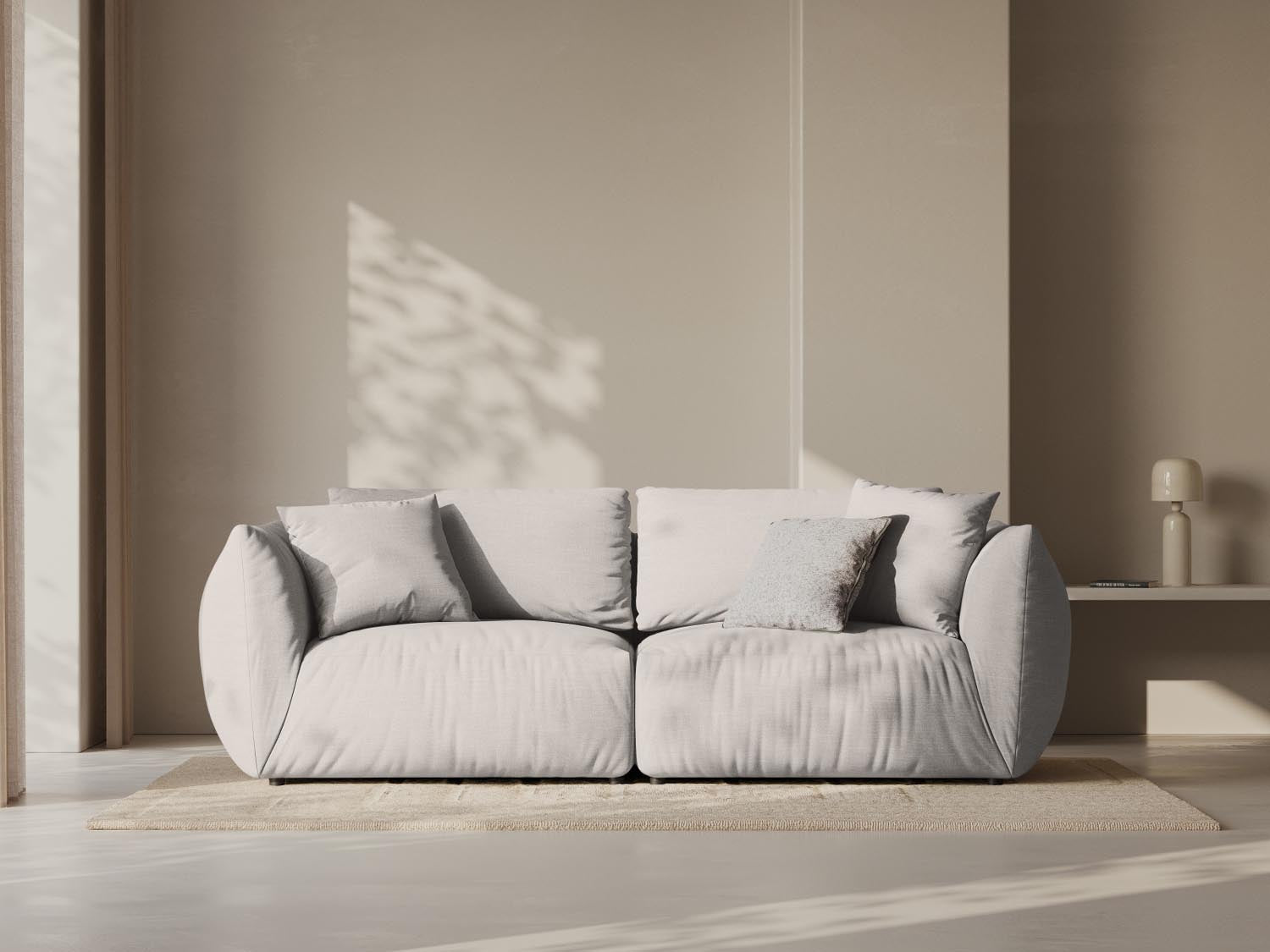 Elegantes Chris Modular Sofa 3 Sitzer in natürlichem Design, ideal für stilvolle Wohnräume und gemütliche Abende.