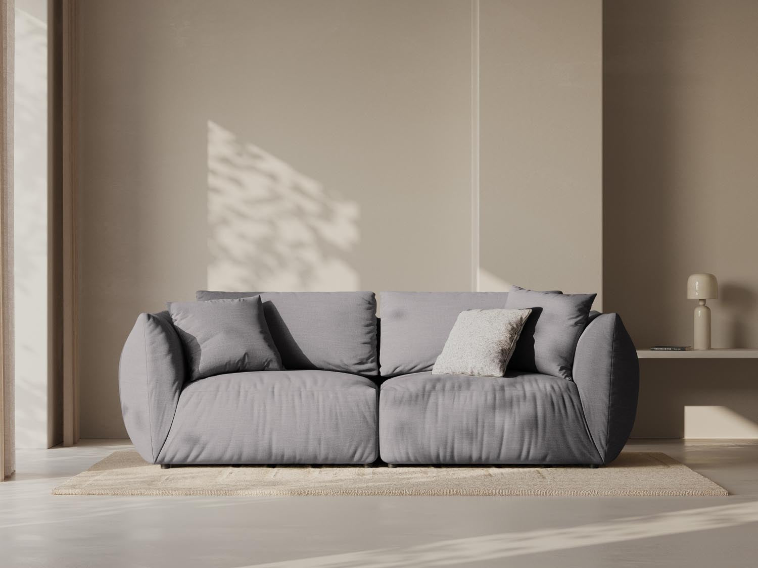Elegantes Chris Modular Sofa in Sandfarbe, ideal für stilvolle Wohnräume. Komfortables 3-Sitzer-Design von Micadoni.