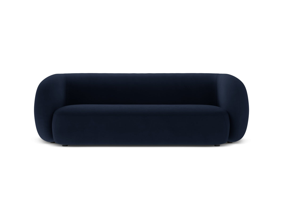 Weisses 3er Sofa Kate von Micadoni mit Bouclé-Stoffbezug, schwarzen Kunststoffbeinen und modularem Aufbau, Frontalansicht.