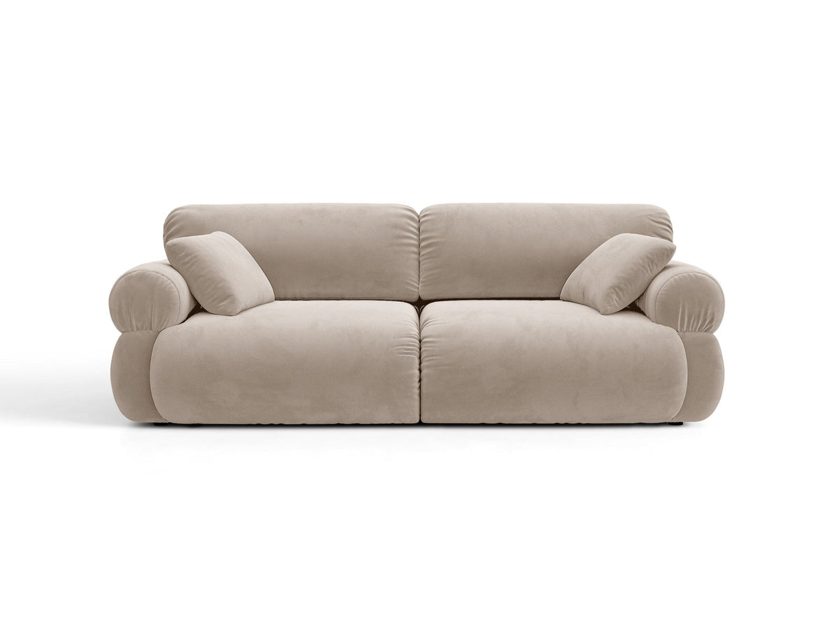 3er Sofa Ophelia von Micadoni in Beige mit Liberty Stoffbezug, niedriger Rückenlehne und schwarzen Kunststoffbeinen, modulare Bauweise sichtbar.