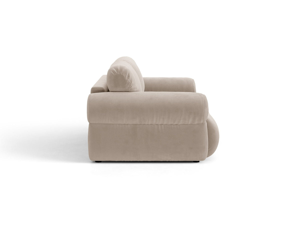 3er Sofa Ophelia von Micadoni in Beige mit Liberty Stoffbezug, niedriger Rückenlehne und schwarzen Kunststoffbeinen, modulare Bauweise sichtbar.