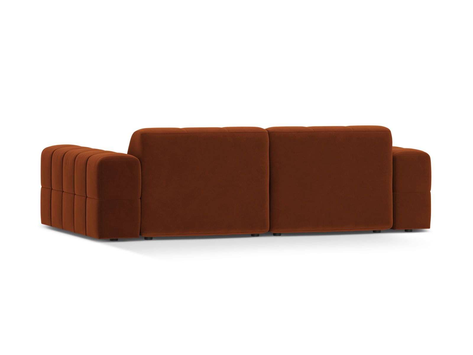 Elegantes 3-Sitzer Sofa Jennifer in warmem Terracotta-Bluvel, ideal für gemütliche Abende und geschmackvolle Wohnräume.
