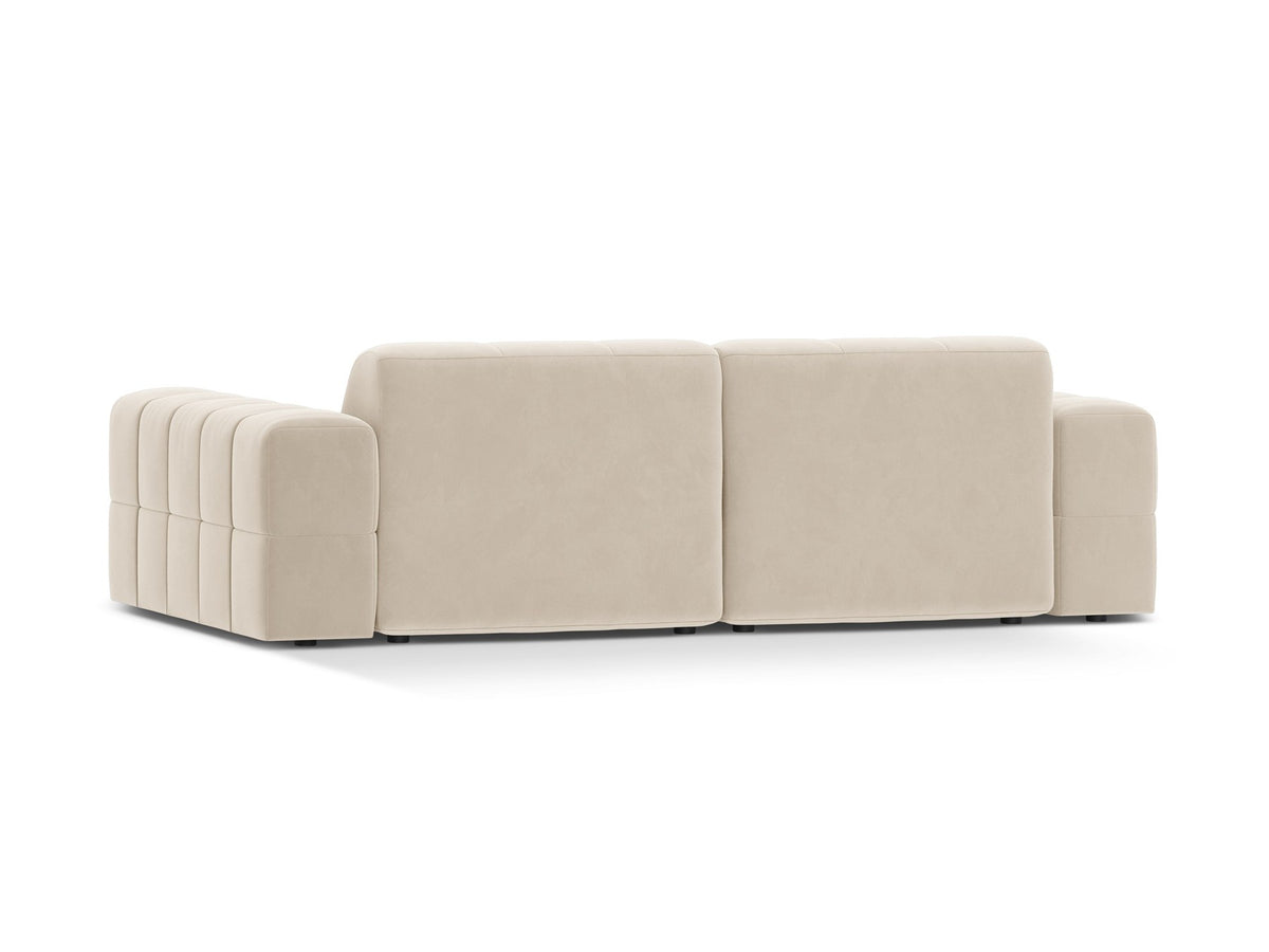 Beige gepolstertes 3er Sofa Jennifer von Micadoni mit schwarzen Kunststoffbeinen und leicht geneigter Rückenlehne, Stoffbezug Bluvel.