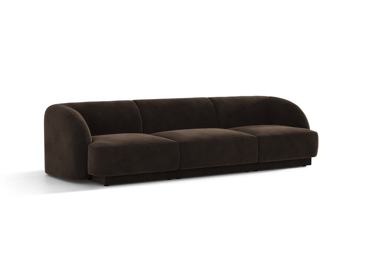 Dunkelbeiges 3er Sofa Miley von Micadoni mit Bluvel-Stoffbezug, schwarzen Kunststoffbeinen und gepolsterter Rückenlehne, Frontalansicht.
