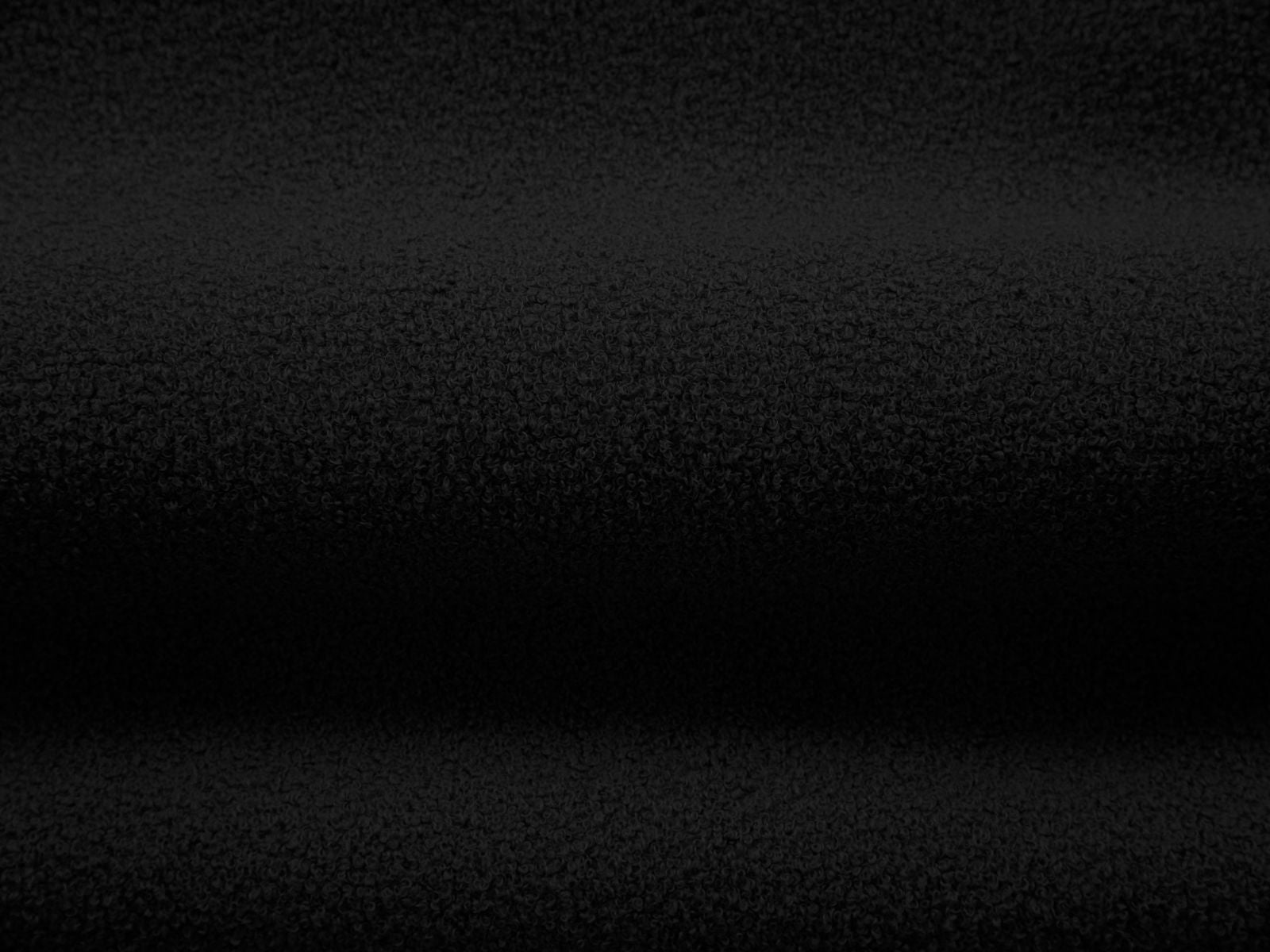 Stilvolles 3-Sitzer Sofa Jenny in klassischem Schwarz, perfekt für moderne Wohnkonzepte und gemütliche Abende, erhältlich bei KAQTU.